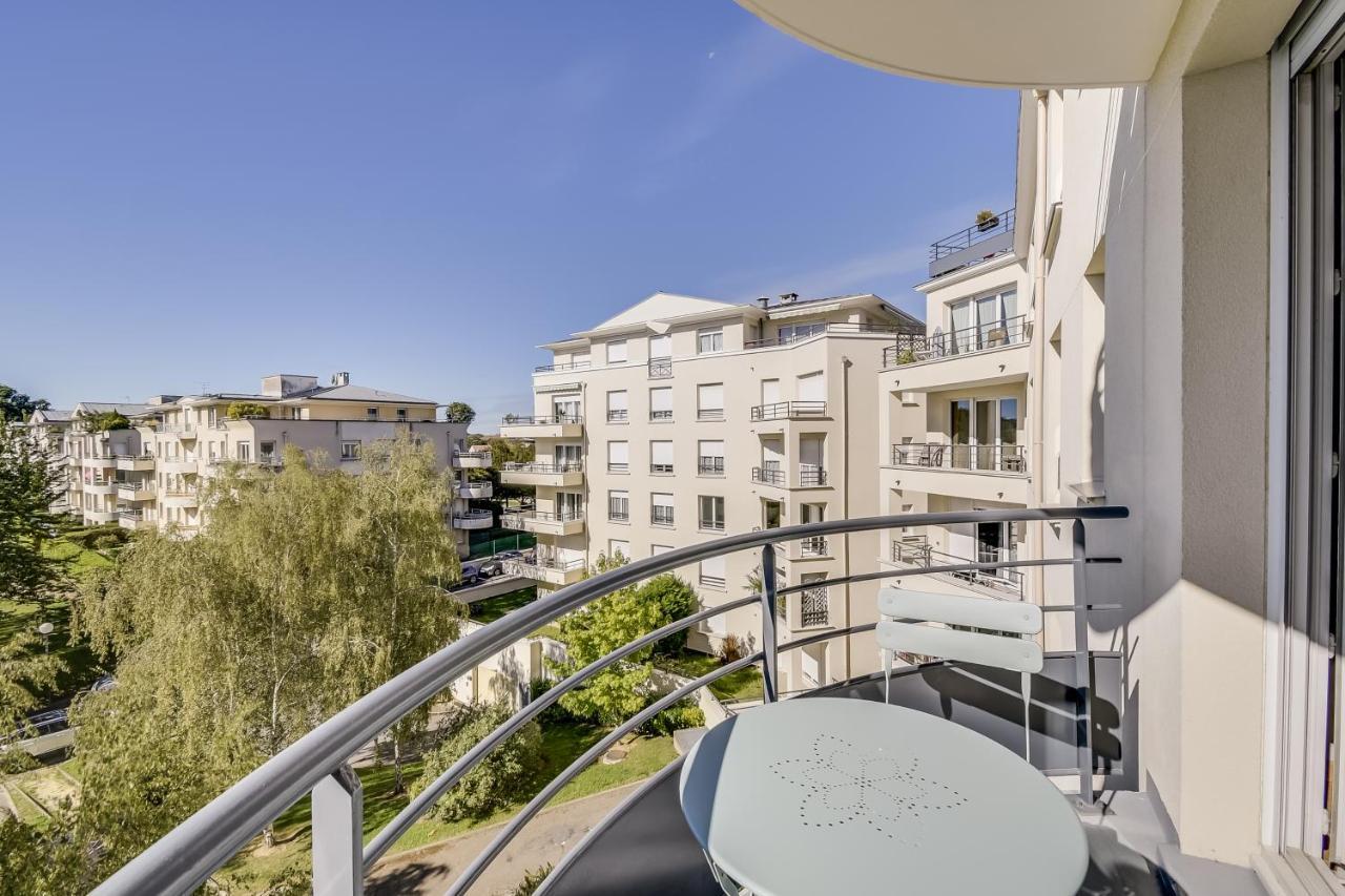 Chic Apart With Parking And Balcony Leilighet Cergy Eksteriør bilde