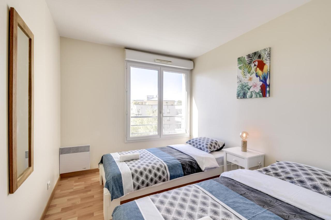 Chic Apart With Parking And Balcony Leilighet Cergy Eksteriør bilde