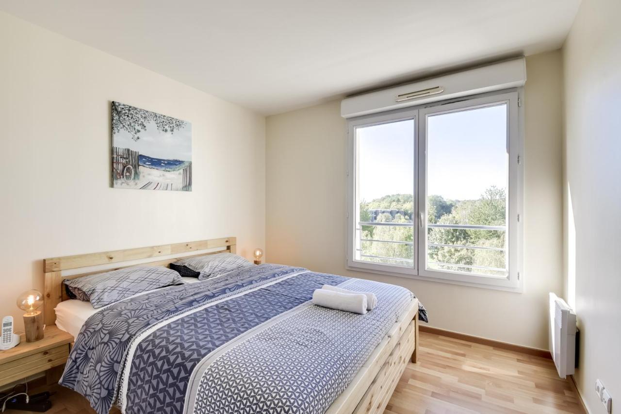Chic Apart With Parking And Balcony Leilighet Cergy Eksteriør bilde