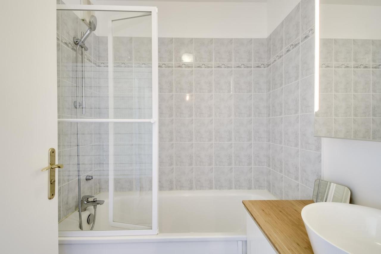 Chic Apart With Parking And Balcony Leilighet Cergy Eksteriør bilde