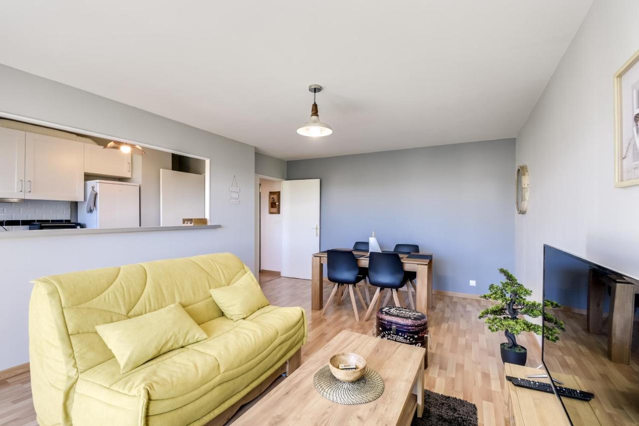 Chic Apart With Parking And Balcony Leilighet Cergy Eksteriør bilde